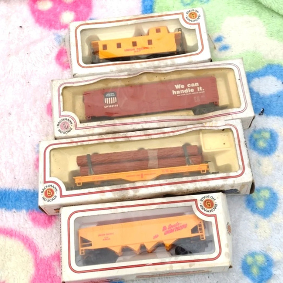 Bachmann HQ Scale Electric Trains - Picture 1 of 3